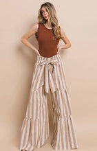 Load image into Gallery viewer, Stripped Linen palazzo pants
